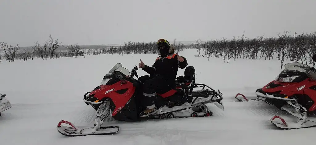 Excursión con motos de nieve en Noruega