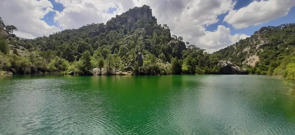 Laguna de Valdeazores en ruta Río Borosa
