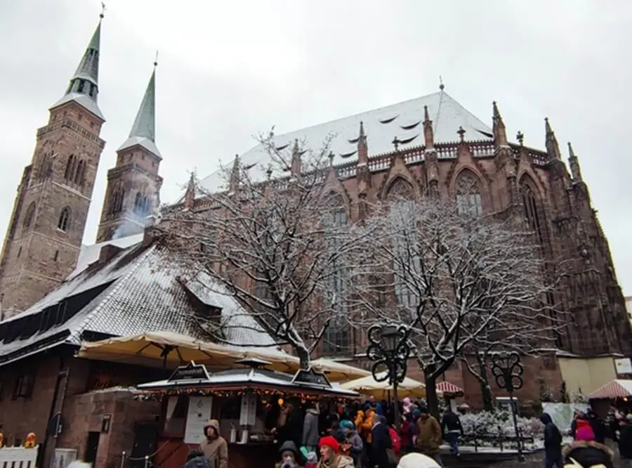 Paseando por el centro de Nuremberg. Iglesia de San Lorenzo